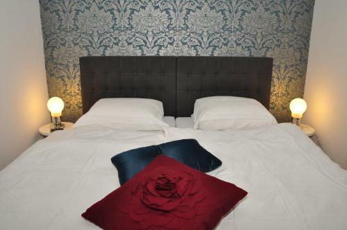 Hotel Six! Eat Work Sleep