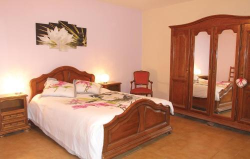 Three-bedroom Holiday Home In Puygiron