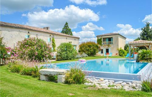 Stunning Home In St. Quentin de Caplong W/ 2 Bedrooms