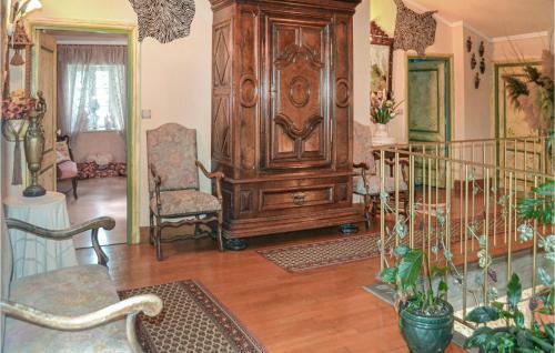 Stunning Home In St. Quentin de Caplong W/ 2 Bedrooms