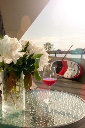 Riverside Apartment 3