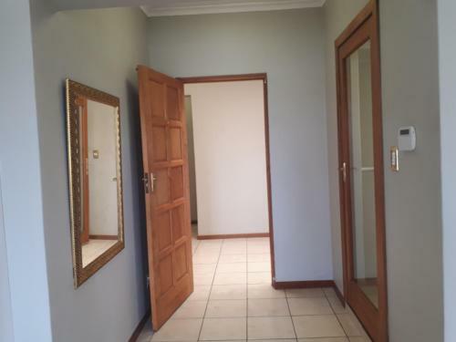 Cottage, Close To Uj, Milpark, Wits