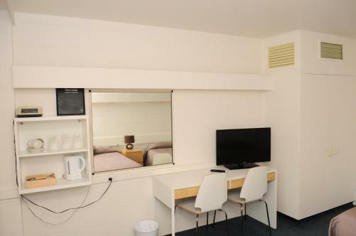 Peninsula Motor Inn