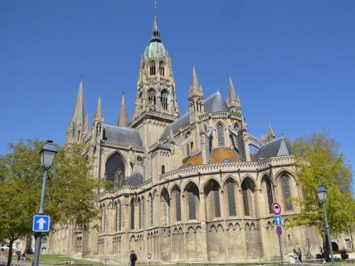 Calm And Comfortable Apartment In Bayeux