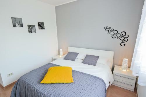 Apartment White