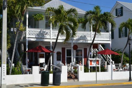 Posada Speakeasy Inn & Rum Bar