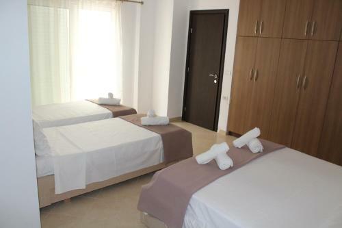 Elizabeth Apartments Himare