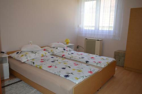 Csepp Nyaral�h�z Medenc�vel