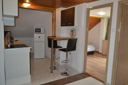 Csal�di Apartman Balatonkereszt�ron