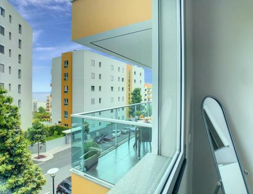Alameda Apartment By Mhm