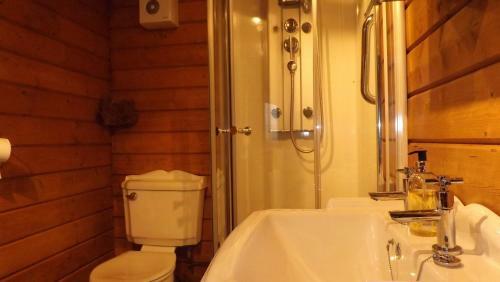 Bed & Breakfast Luxury Log Cabin With Views Of The Devon Countryside