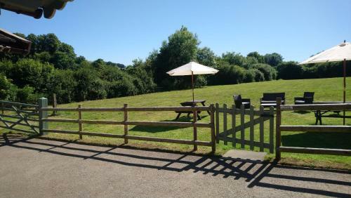 Bed & Breakfast Luxury Log Cabin With Views Of The Devon Countryside