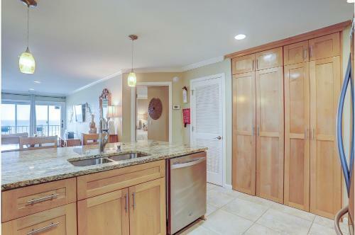 402 Sea Cloisters 2 Br Oceanfront