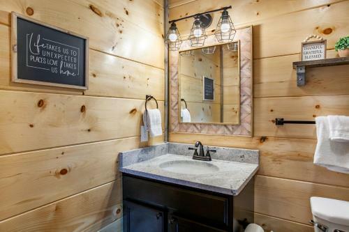 Apartamento Modern Mountain Getaway With Mtn View And Game Room
