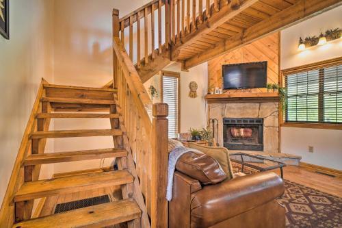 Apartamento Cute And Cozy Creekside Cabin By Pigeon Forge!