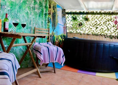 Casa Flores Sleeps 6 Hot Tub Private Terrace