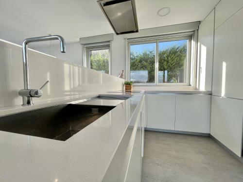 Espectacular Chalet En Corrubedo Con Vistas Al Mar