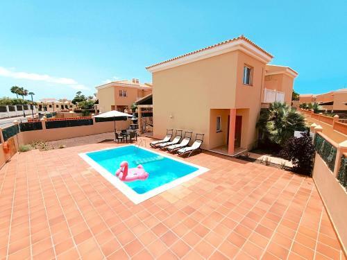 Wonderful Villa With Pool 150 Mt From The Sea
