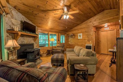 Loony Bear Cabin Is Pet Friendly With Wood Stove Creekside Firepit