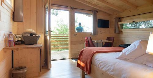 Hotel Les Cabanes Dans Les Bois