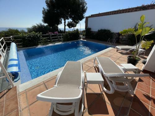 Fab 6 Bedroom Villa With Pool Only Short Walk To B