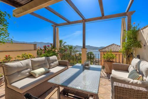 Blue Vista With Pool