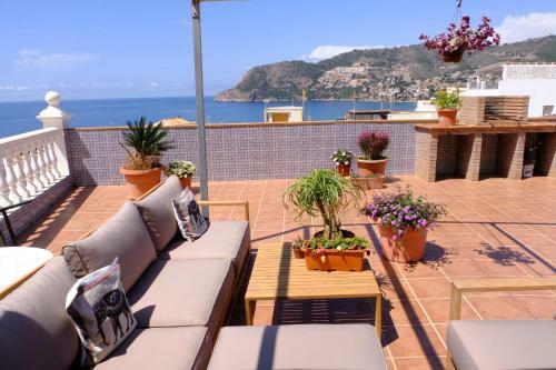 Village Casa With Sweeping Views In La Herradura