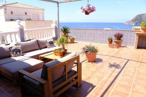 Village Casa With Sweeping Views In La Herradura