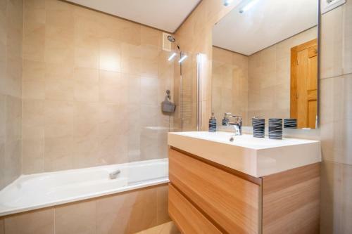 Stylish One Bed Apartment With Nice Golf Course Views Hole 18 - Ao923lt