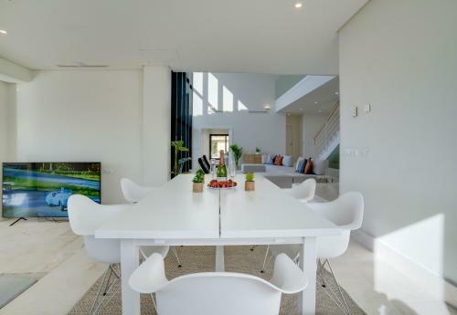Spectacular Luxury Villa In Complete Silence