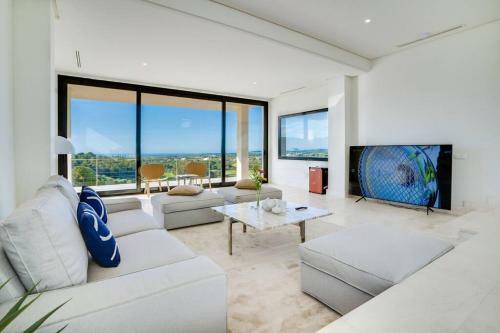 Spectacular Luxury Villa In Complete Silence