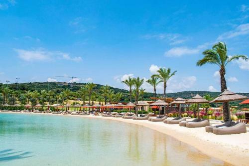 Spectacular Luxury Villa In Complete Silence