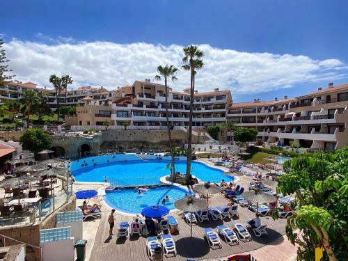 Walk To Golf Heated Pool Apartment