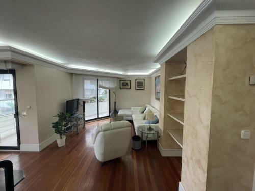 Apartamento Duplex Con Piscina Y Garaje Cerca de La Playa