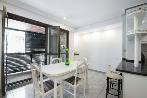 Spacious Zurriola Beach Apartment