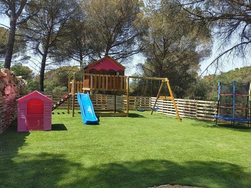 Maravillosa Casa Con Piscina Grande Y Bosque