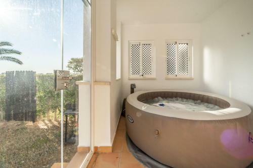 Garden Apartment With Hot Tub - Er2104lt