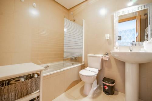 Quaint 2 Bedrooms 2 Bathrooms Town House - La40lt