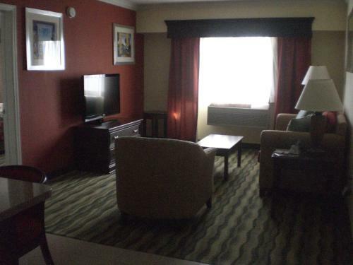 Best Western Plus Windsor Gardens Hotel & Suites/conference Center