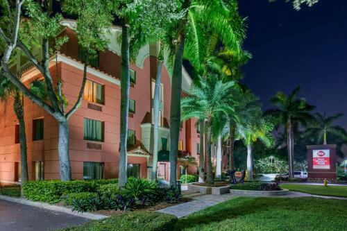 Best Western Plus Windsor Gardens Hotel & Suites/conference Center