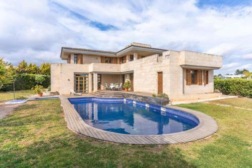 Villa De Lujo Con Piscina, Jacuzzi, Jard�n Y Terraza