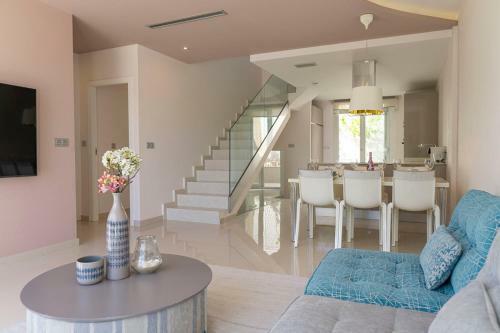 Stunning New Build 3 Bed Villa With Private Pool