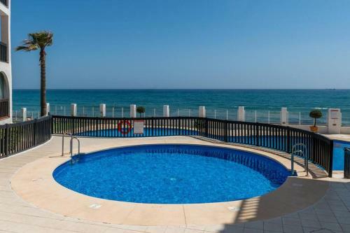 Apartamento Beachfront 1br With Swimming Pool, Parking & AC