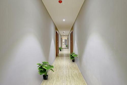 Collection O 90870 Hotel Kiran Inn