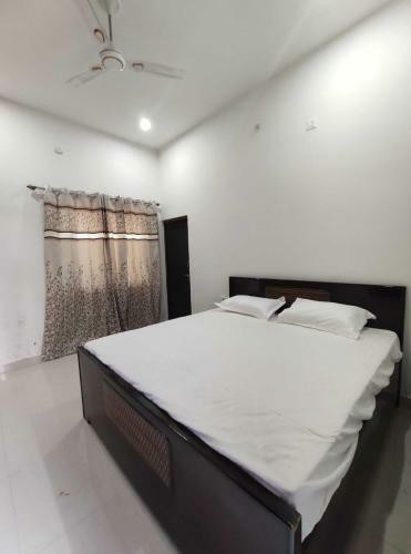 Hotel Capital O 91649 Coco Rooms & Restaurant