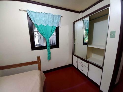 Lovely 4 Bedroom Apartment With Free Parking