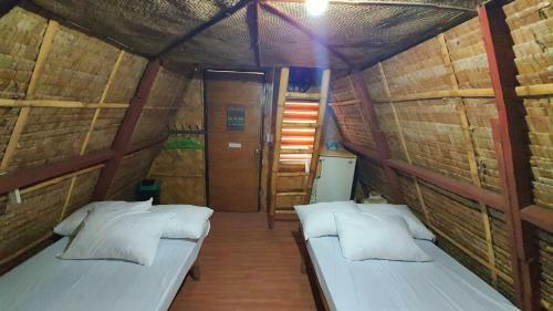 Hostal Calatagan's Bahay Kubo