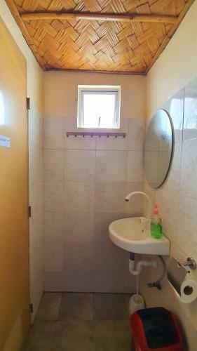 Hostal Calatagan's Bahay Kubo