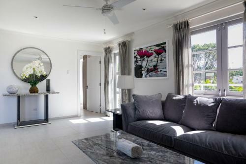 Apartamento This First Floor Luxury Condominium With Stunning Beach Views