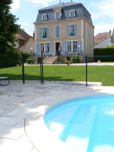 Hotel H�tel Restaurant Du Cheval Blanc